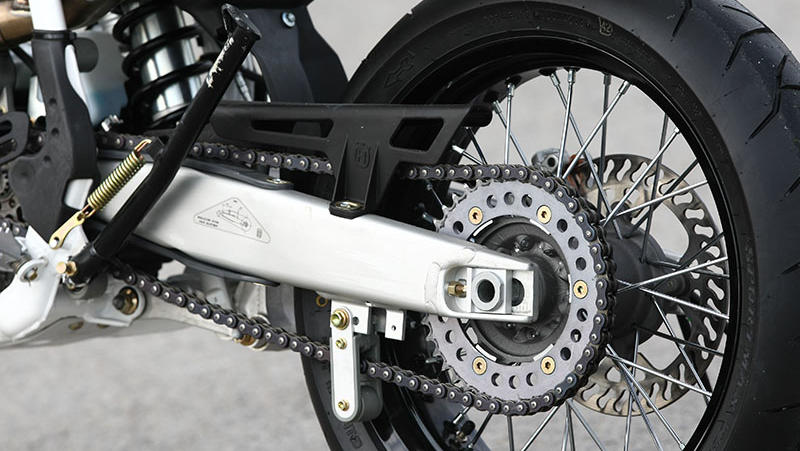 Cuándo cambiar el kit de transmisión de tu moto