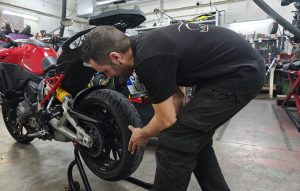 Reparación de llantas de moto