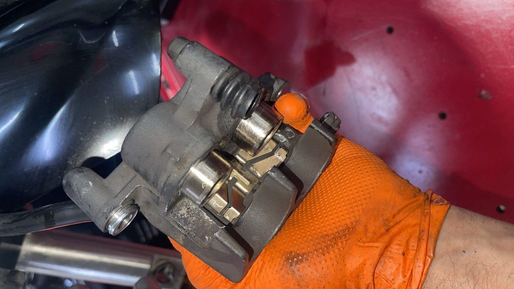 cambiar pastillas freno moto