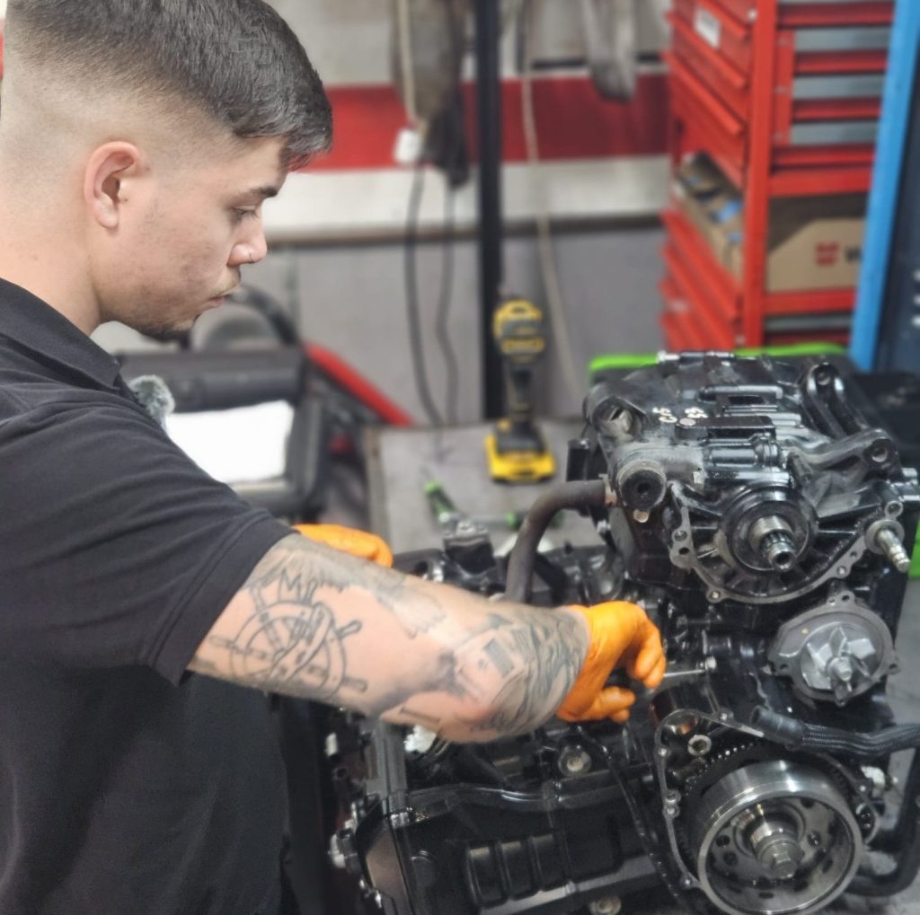 limpiar motor de moto