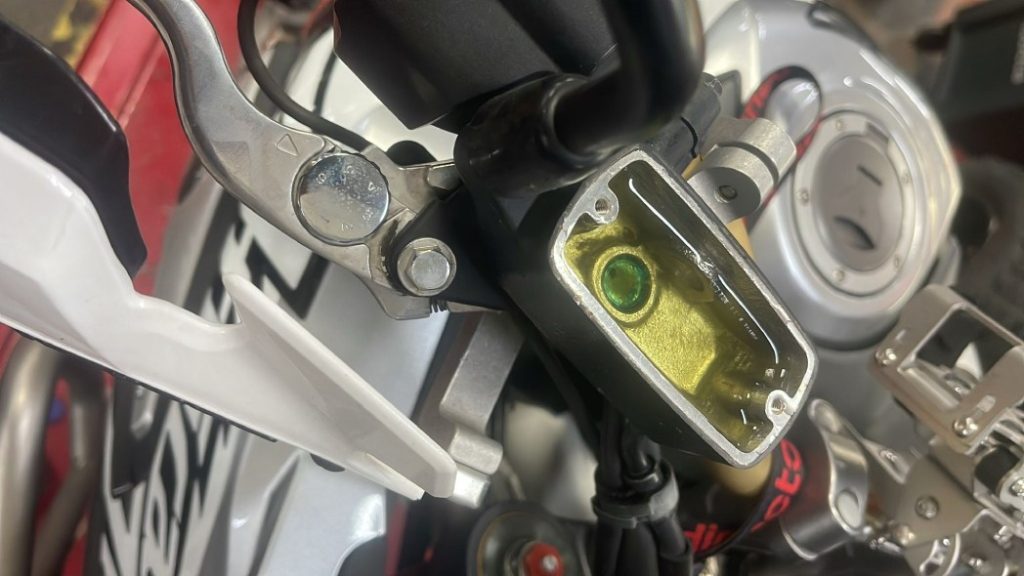 sustituir liquido freno moto